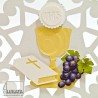 Dekoracja komunijna na stół z kielichem i winogronami
